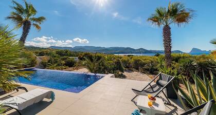 Villa 'Casa Arola' with Sea Views, Wi-Fi and Air Conditioning