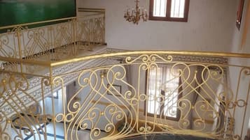 House, Multiple Bedrooms, Smoking, Balcony | Bahagian dalam