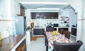 House, Multiple Bedrooms, Smoking, Balcony | Interior - Maison Blanche Biteng (Yaoundé)