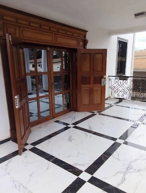 Maison, plusieurs chambres, fumeurs, balcon | Intérieur