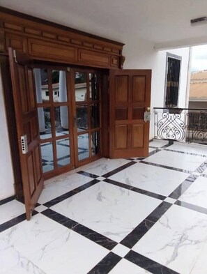 House, Multiple Bedrooms, Smoking, Balcony | Interior - Maison Blanche Biteng (Yaoundé)