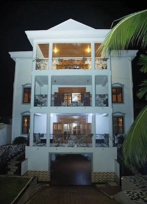 House, Multiple Bedrooms, Smoking, Balcony | Exterior - Maison Blanche Biteng (Yaoundé)