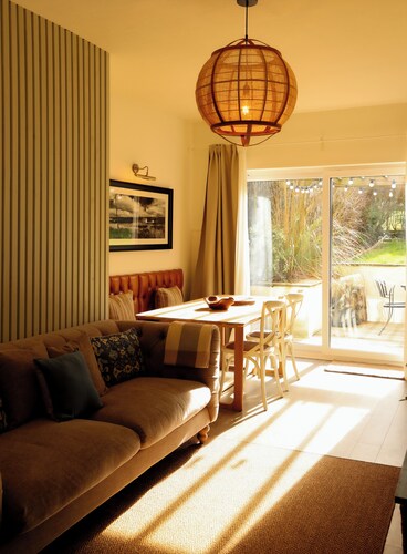 The Cabin is a charming 2-bedroom bungalow in Hayfield, sleeping up to four. Relax in the private hot tub or unwind in the cosy living area after exploring the Peak District.