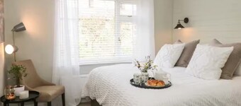 The Cabin is a charming 2-bedroom bungalow in Hayfield, sleeping up to four. Relax in the private hot tub or unwind in the cosy living area after exploring the Peak District.