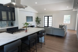 Interior - 4/4 on Mangrove Lined Canal with Pool, Boating, Beach & Fishing! Just Rennovated (Fort Myers)