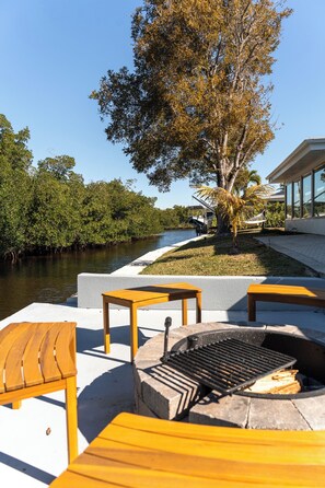 Property grounds - 4/4 on Mangrove Lined Canal with Pool, Boating, Beach & Fishing! Just Rennovated (Fort Myers)