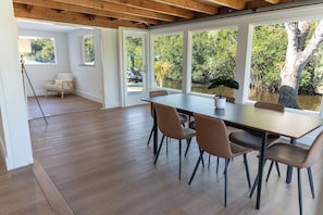 Dining - 4/4 on Mangrove Lined Canal with Pool, Boating, Beach & Fishing! Just Rennovated (Fort Myers)
