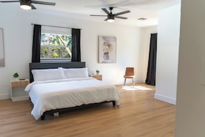 4 bedrooms, WiFi, bed sheets - 4/4 on Mangrove Lined Canal with Pool, Boating, Beach & Fishing! Just Rennovated (Fort Myers)
