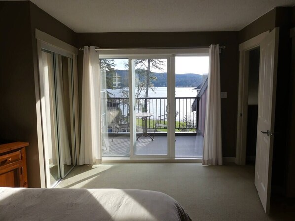 3 bedrooms, iron/ironing board, travel cot, free WiFi - Vancouver Island Waterfront Resort (Sooke)