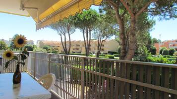 Studio, plusieurs chambres, balcon | Terrasse/Patio