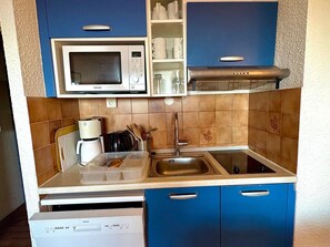 Fridge, microwave, dishwasher, coffee/tea maker - Apartment for 6, sea view, Wi-Fi included (Roquebrune-Cap-Martin)