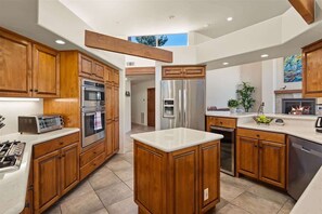 Fridge, microwave, oven, stovetop - Peaceful Sedona Retreat, Views, Pool, Hot Tub! S11 (Sedona)