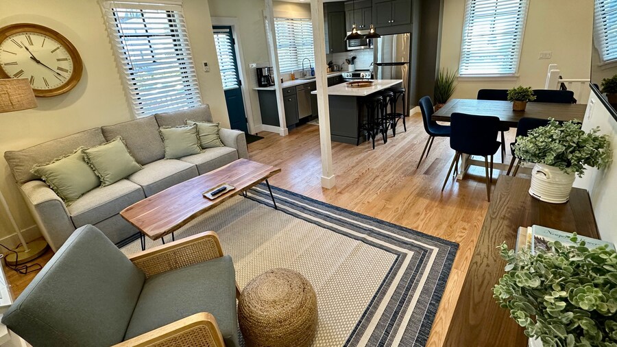 Prime Location! Renovated House! 6 Bed/4 Bath