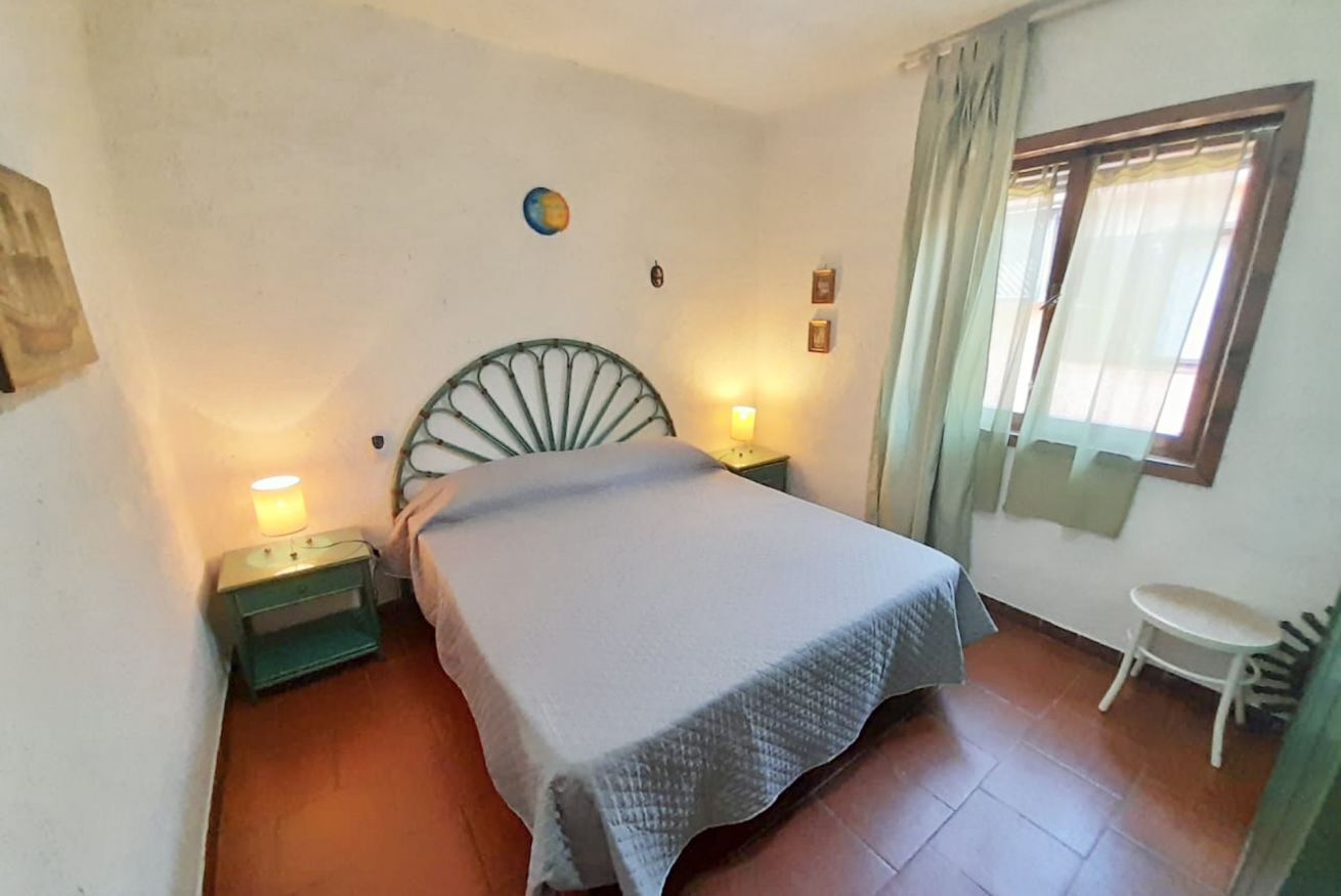 Travel crib