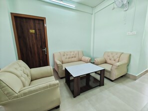 Living area - Kaizen Stay-Inn (Jowai)