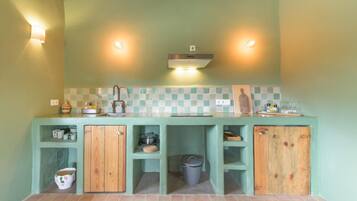 Refrigerador, placa de cocina, tetera/pava eléctrica