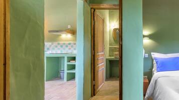 Fer et planche Ă repasser, Wi-Fi, draps fournis