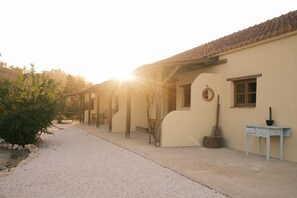 Property grounds - Apartment 'Sabia' with Mountain View, Private Terrace and Wi-Fi (SÃO TEOTÓNIO)