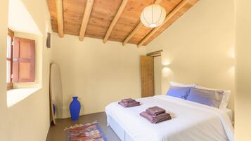 Een strijkplank/strijkijzer, wifi, beddengoed, rolstoeltoegankelijk