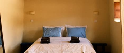 Iron/ironing board, WiFi, bed sheets, wheelchair access