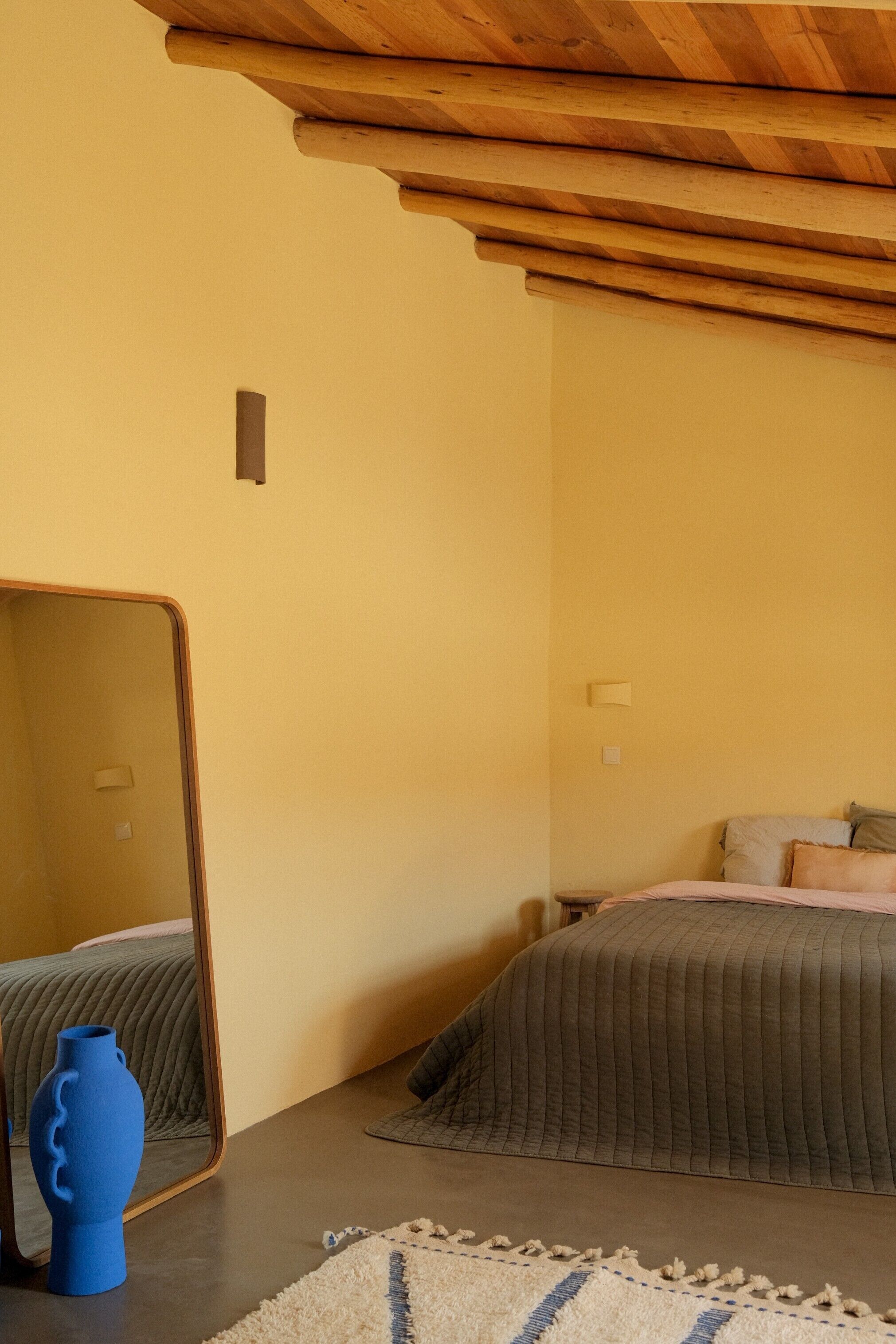 Een strijkplank/strijkijzer, wifi, beddengoed, rolstoeltoegankelijk