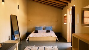 Iron/ironing board, WiFi, bed sheets, wheelchair access - Apartment 'Terra' with Mountain View, Private Terrace and Wi-Fi (SÃO TEOTÓNIO)