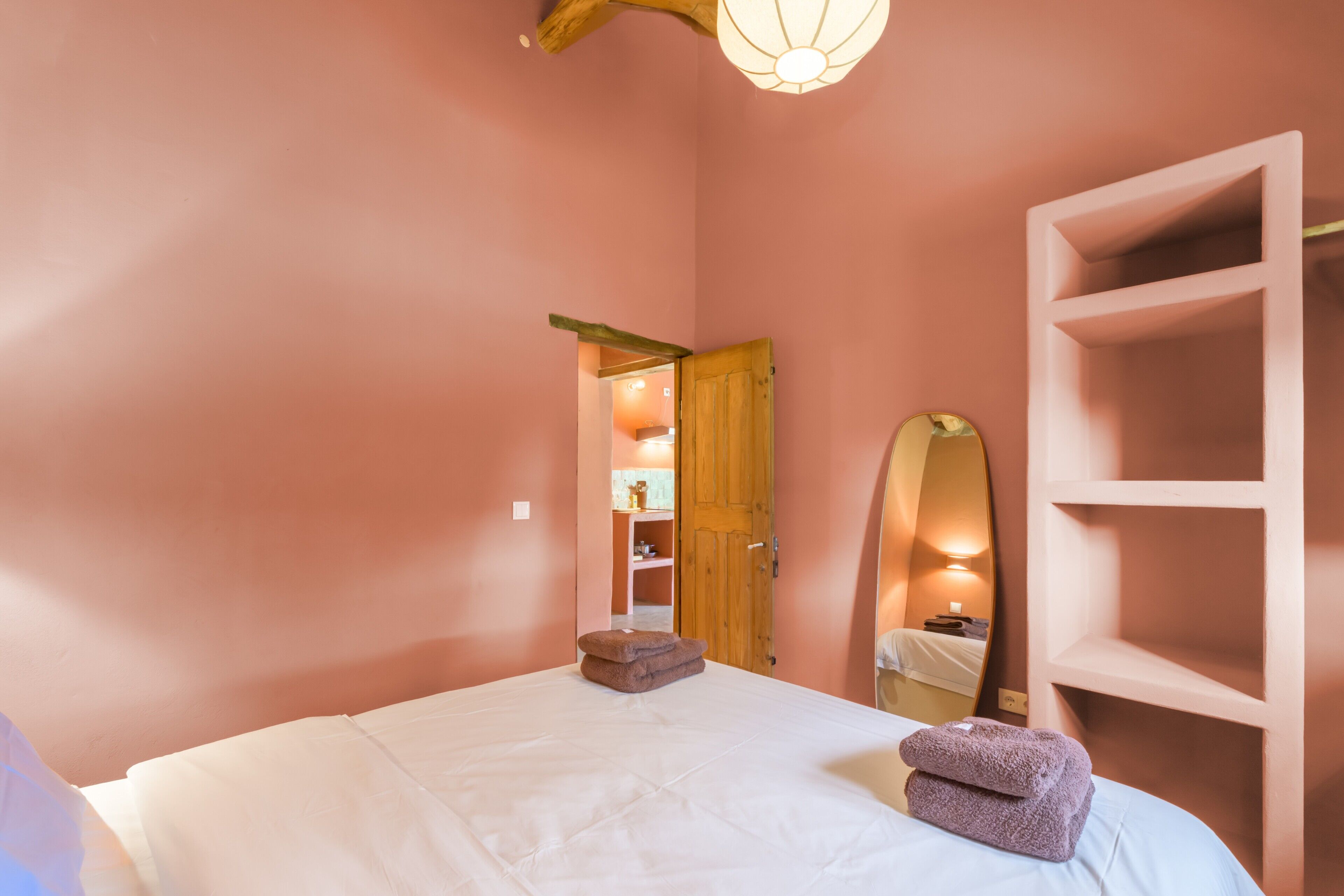 Iron/ironing board, WiFi, bed sheets, wheelchair access