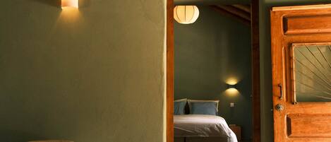 Iron/ironing board, WiFi, bed sheets, wheelchair access