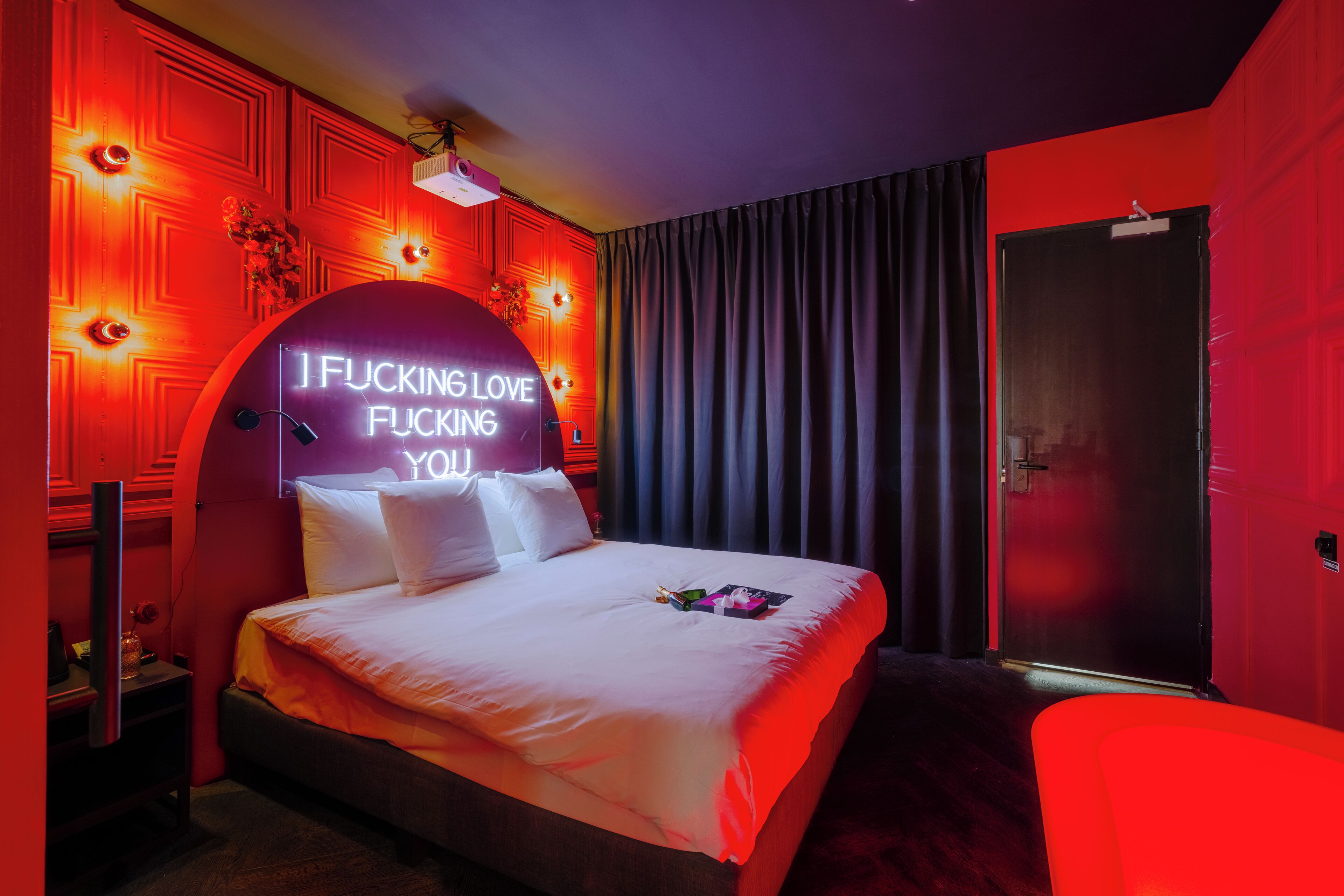 Exclusive Suite, Canal View