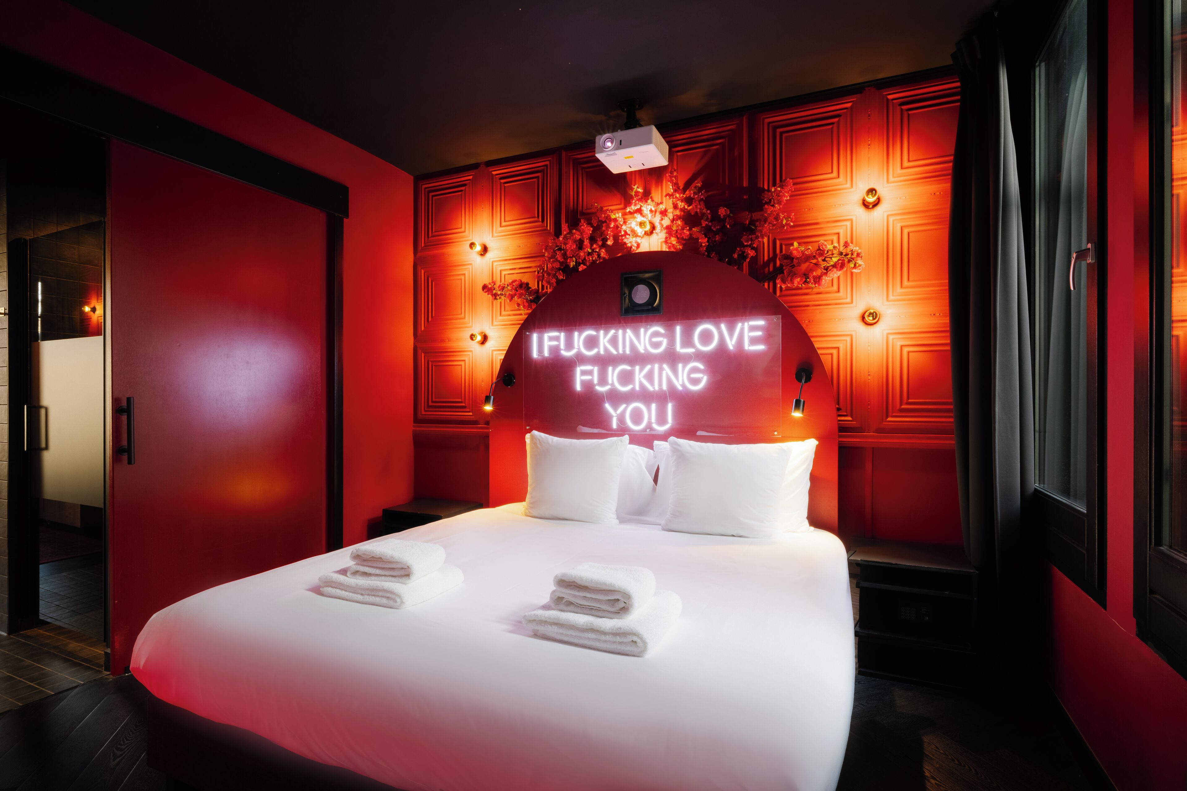 Exclusive Suite, Canal View