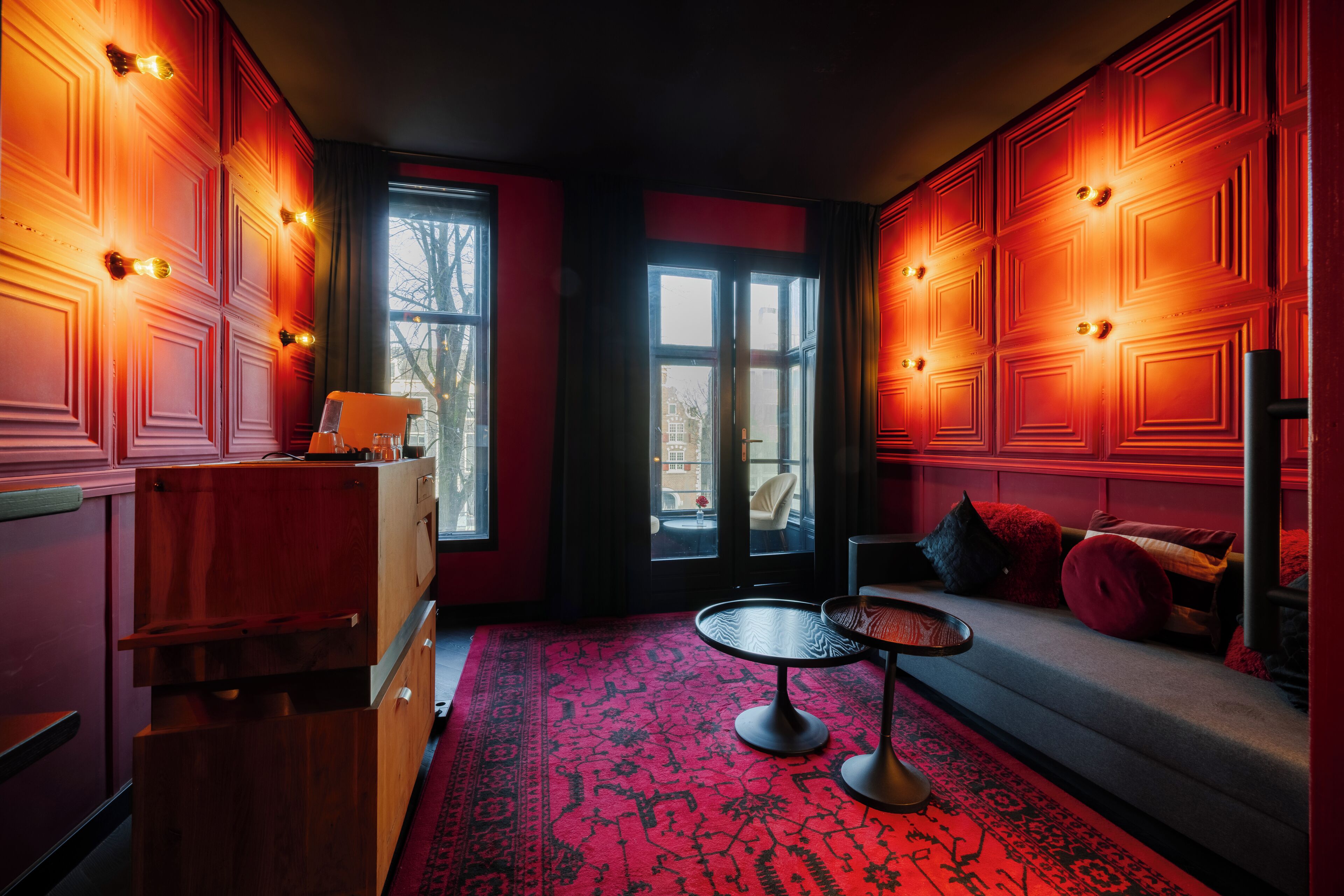 Exclusive Suite, Canal View | Premium bedding, free minibar, in-room safe, blackout drapes