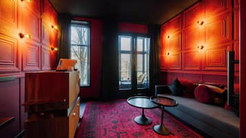 Exclusive Suite, Canal View | Premium bedding, free minibar, in-room safe, blackout drapes