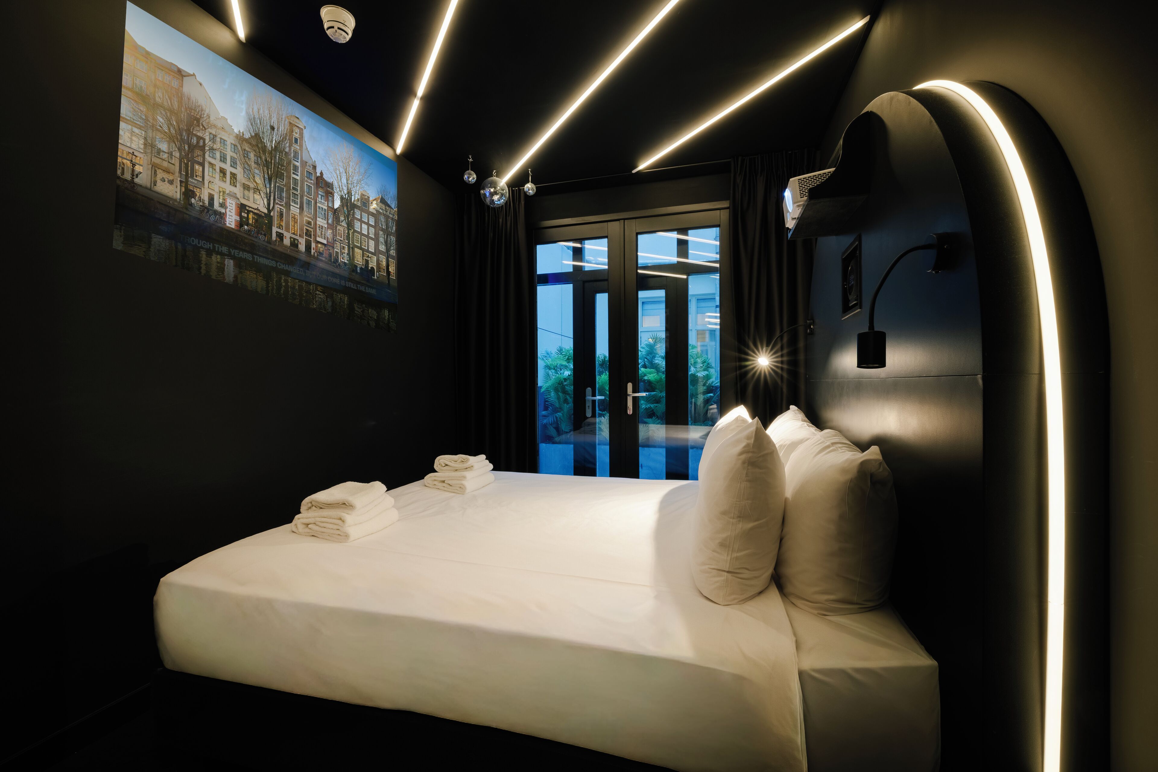 Club Suite, Canal View | Premium bedding, free minibar, in-room safe, blackout drapes