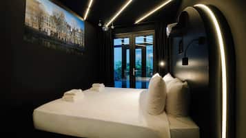 Club Suite, Canal View | Premium bedding, free minibar, in-room safe, blackout drapes
