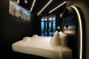 Premium bedding, free minibar, in-room safe, blackout curtains - Supper boutique suites (Amsterdam)