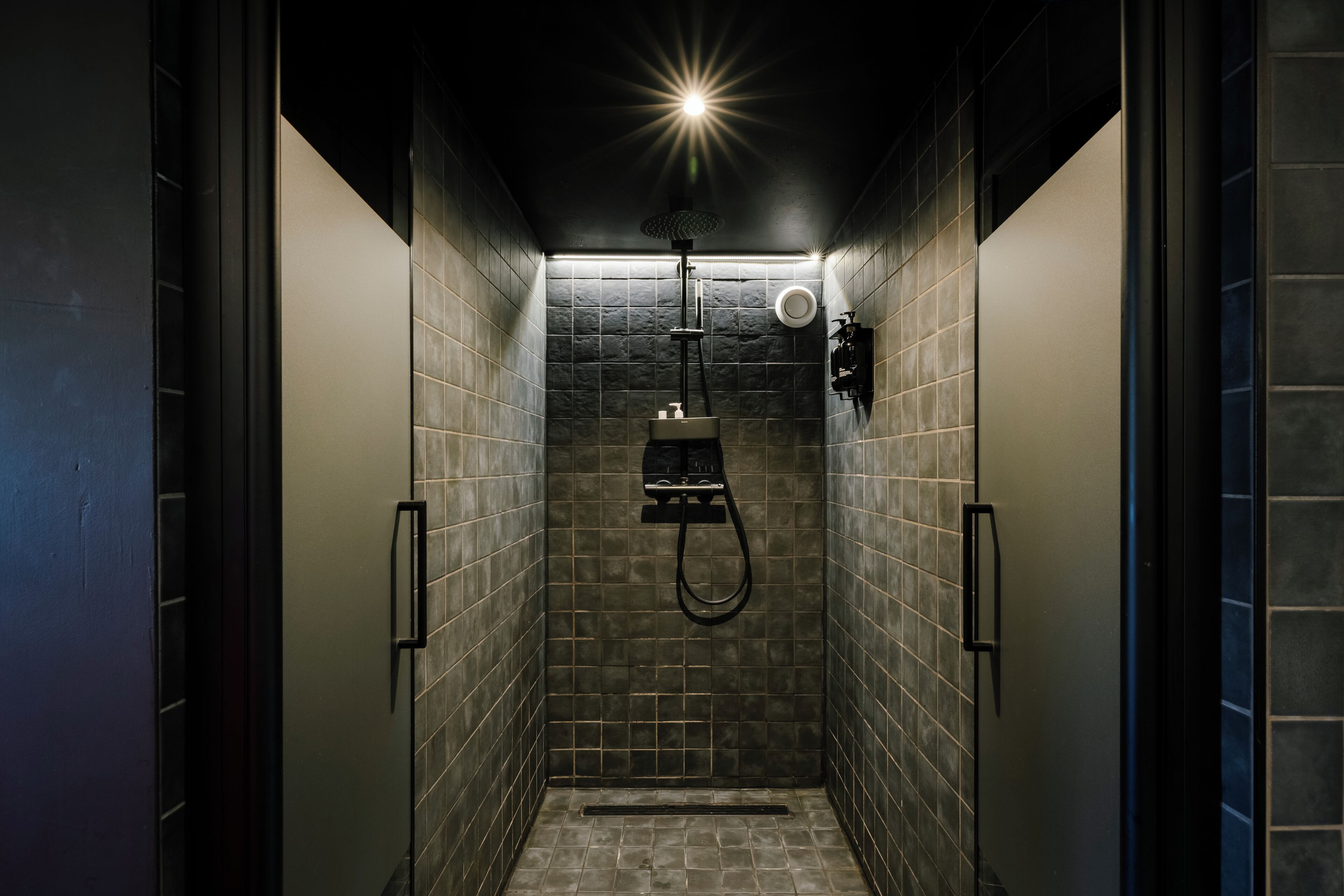 City Suite, Balcony, Courtyard View | Bathroom | Hair dryer, towels, soap, shampoo