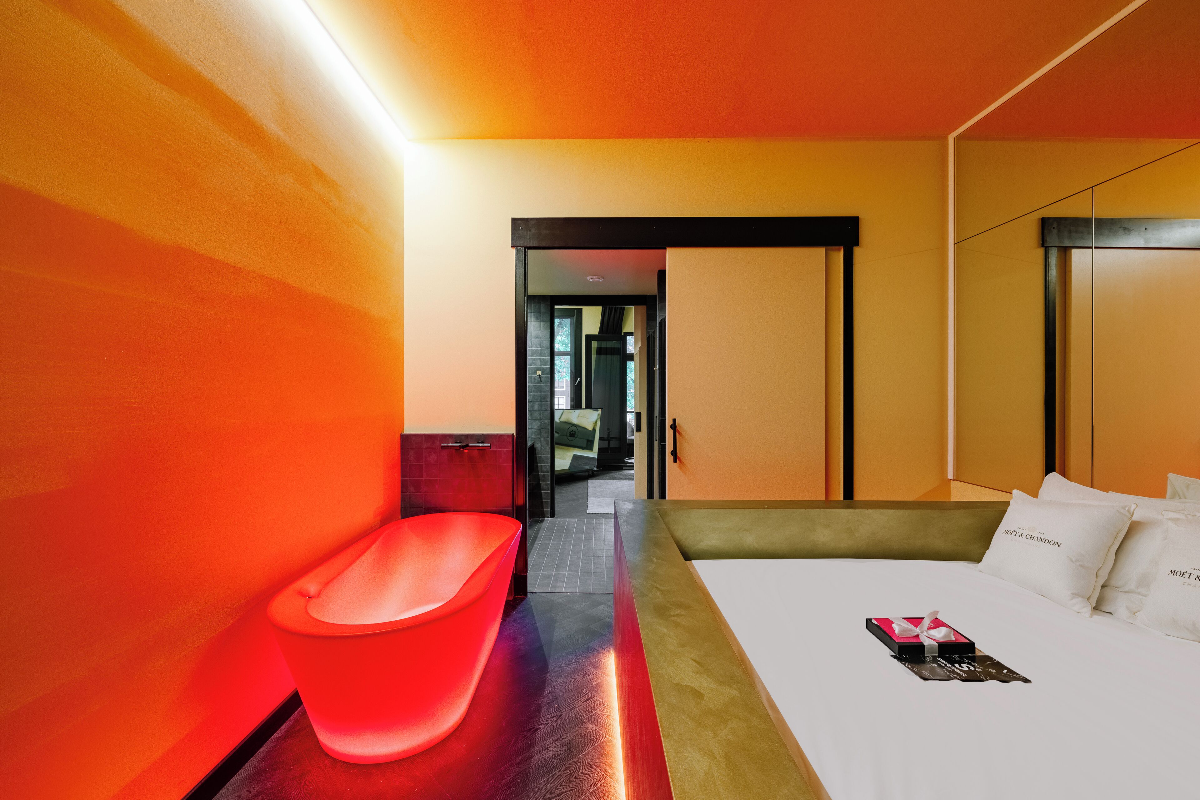 Deluxe Suite, Balcony, Canal View