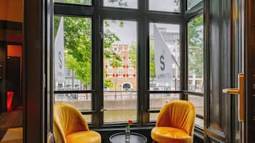 Suite Deluxe, balcón, vistas al canal | Terraza o patio