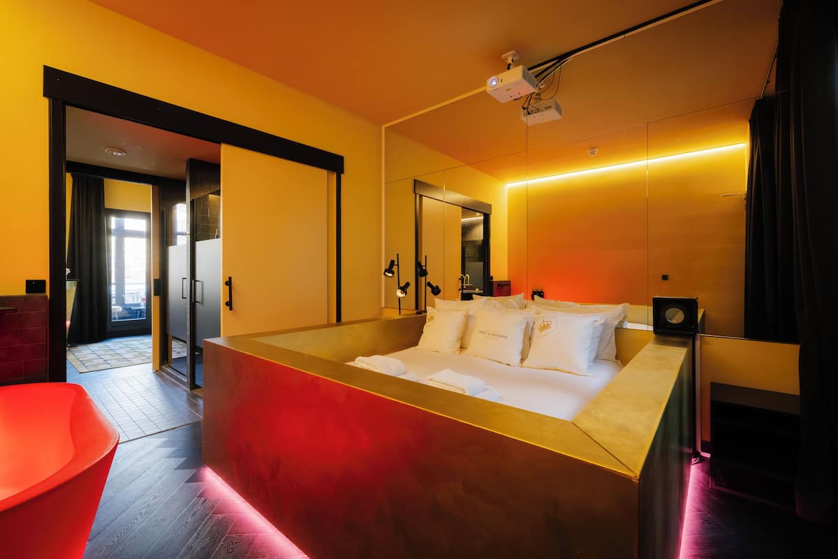 Deluxe Suite, Balcony, Canal View