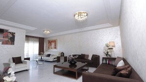 Lägenhet - 3 sovrum - balkong | Vardagsrum