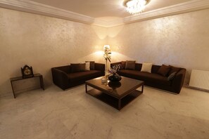 Lägenhet - 3 sovrum - balkong | Vardagsrum