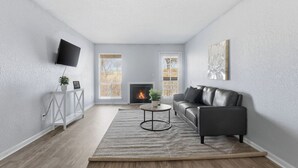 Smart TV, offices - Relaxing space with open living area (Kansas City)