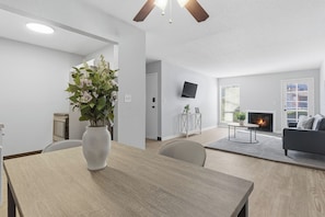 Dining - Welcoming apartment with modern style (Kansas City)