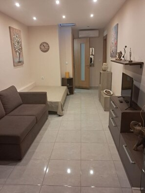 Iron/ironing board, WiFi, bed sheets - Nerida Beach Apartment (Kos)