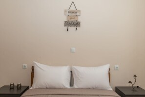 Tabla de planchar con plancha, wifi y ropa de cama 