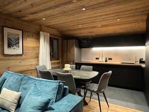 Dining - Beautiful T4 apartment in the village center, close to slopes, parking (La Clusaz)