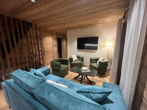 TV - Beautiful T4 apartment in the village center, close to slopes, parking (La Clusaz)