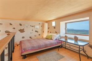 3 makuuhuonetta, silitysrauta/-lauta, Wi-Fi, vuodevaatteet