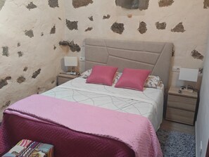 Room - Vacation Home 'El Tablero' with Sea View, Private Terrace and Wi-Fi (Tinajo)