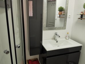 Bathroom - Quiet house in L'Aiguillon-sur-Mer for 4 people with pets allowed (L'Aiguillon-sur-Mer)